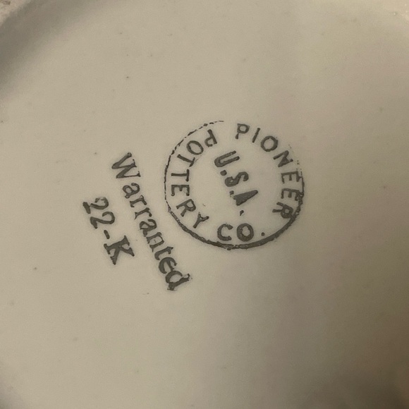 Pioneer Pottery Co Vintage Pearl Iridescent Vase 22k Coated Handles 6.5” - Picture 5 of 8